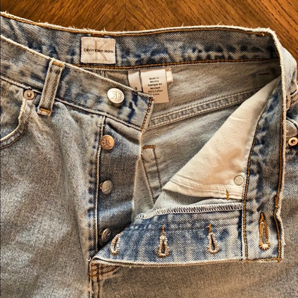 Calvin Klein Jeans |Vintage Hi-Rise Mom Jean Short - Picture 2 of 8